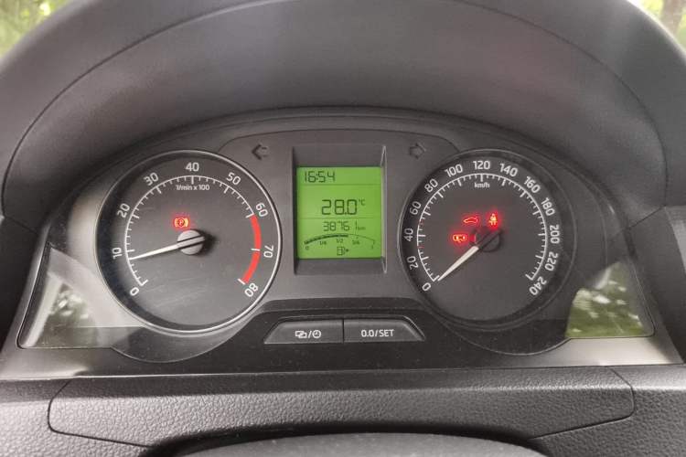 Used Skoda Rapid 2016 1.6L Manual Front-Wheel-Drive Version Instrument Cluster