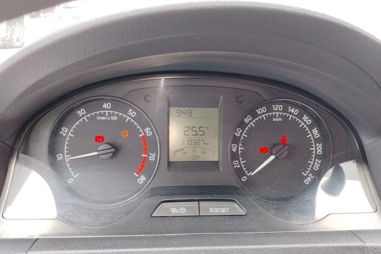 Used Skoda Rapid 2016 1.6L Manual Front-Wheel-Drive Version Instrument Cluster