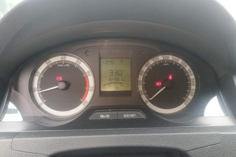 Used Skoda Rapid 2016 1.6L Automatic Front-Wheel Drive Model Instrument Cluster