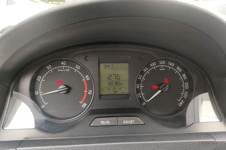 Used Skoda Rapid 2016 1.6L Manual Front-Wheel-Drive Version Instrument Cluster