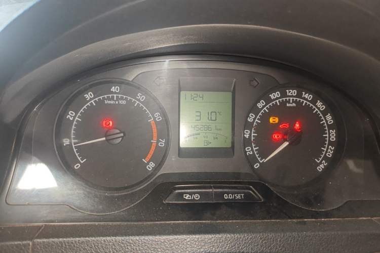 Used Skoda Rapid 2016 1.6L Manual Front-Wheel-Drive Version Instrument Cluster