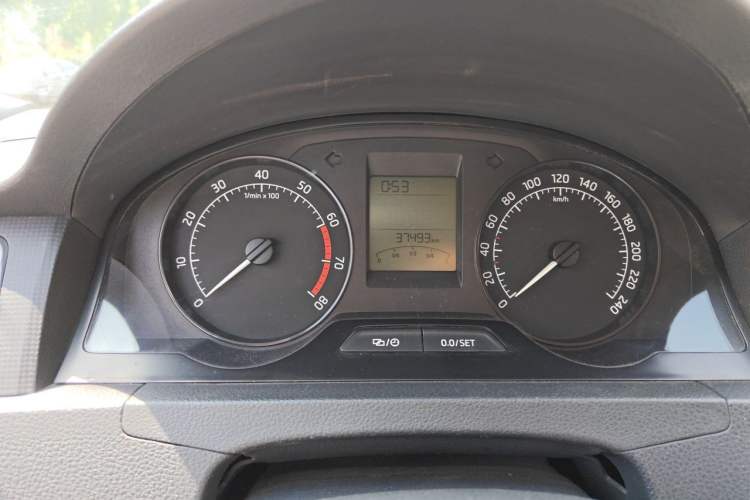 Used Skoda Rapid 2016 1.6L Manual Front-Wheel-Drive Version Instrument Cluster