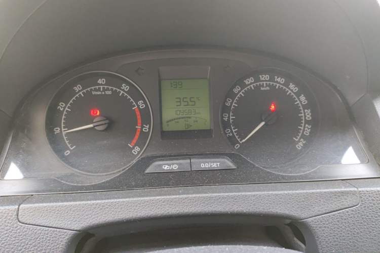 Used Skoda Rapid 2016 1.6L Manual Front-Wheel-Drive Version Instrument Cluster