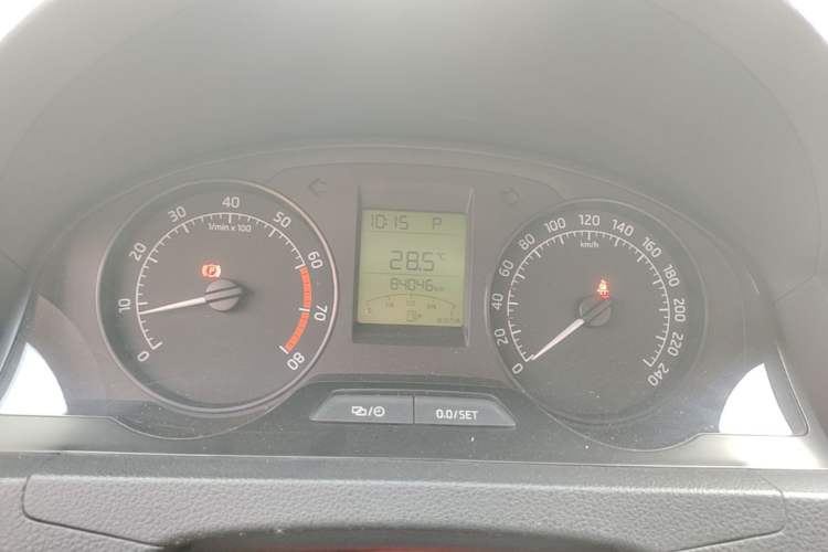 Used Skoda Rapid 2016 1.6L Automatic Front-Wheel Drive Model Instrument Cluster