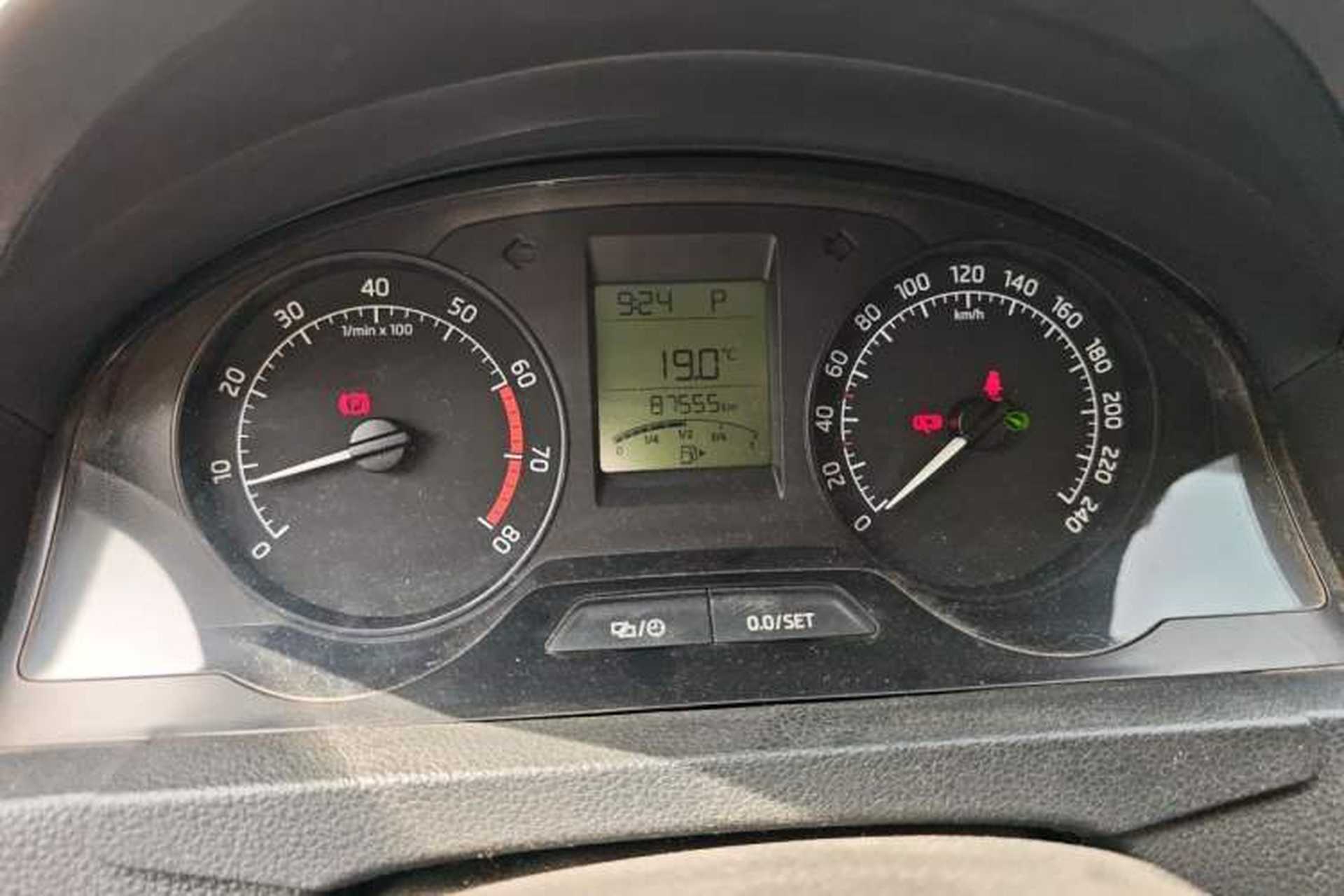 Used Skoda Rapid 2016 1.6L Automatic Front-Wheel Drive Model Instrument Cluster
