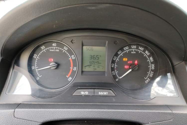 Used Skoda Rapid 2016 1.6L Manual Front-Wheel-Drive Version Instrument Cluster