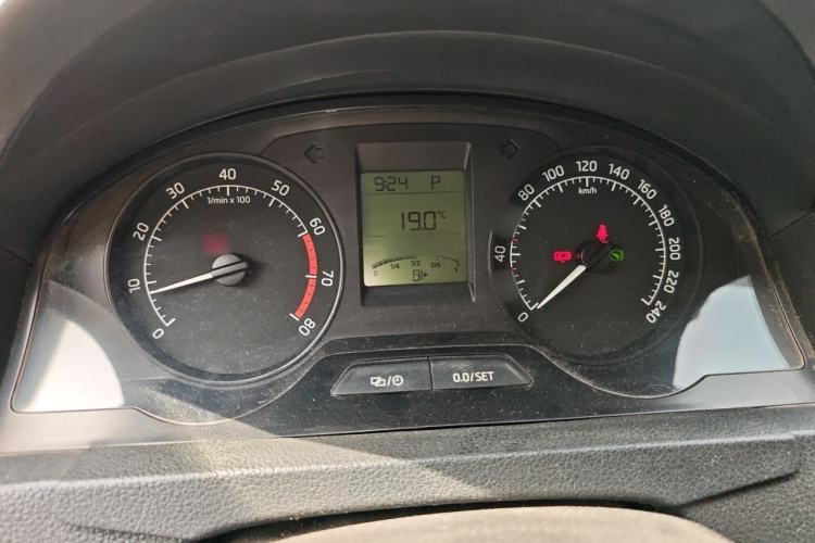 Used Skoda Rapid 2016 1.6L Automatic Front-Wheel Drive Model Instrument Cluster