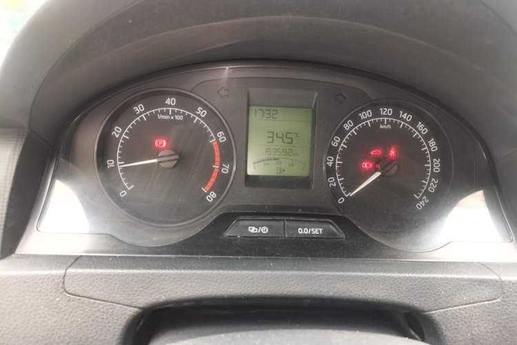 Used Skoda Rapid 2016 1.6L Manual Front-Wheel-Drive Version Instrument Cluster