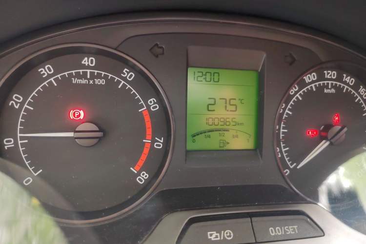 Used Skoda Rapid 2016 1.4L Manual Front-Wheel Drive Model Instrument Cluster