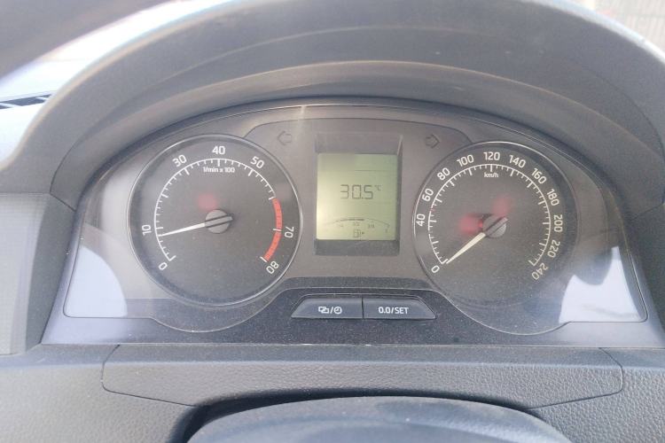 Used Skoda Rapid 2016 1.6L Manual Front-Wheel-Drive Version Instrument Cluster