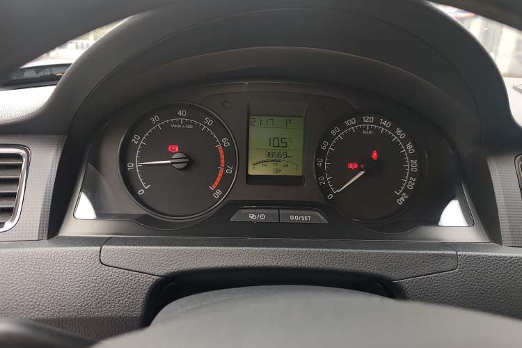 Used Skoda Rapid 2016 1.6L Automatic Front-Wheel Drive Model Instrument Cluster