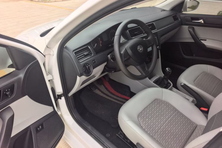 Used Skoda Rapid 2016 1.6L Manual Trend Edition Interior 1