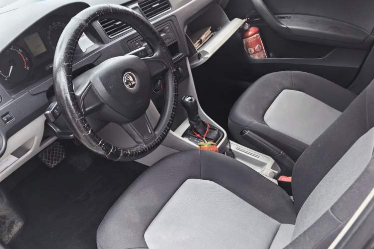 Used Skoda Rapid 2016 1.6L Automatic Front-Wheel Drive Model Interior 1