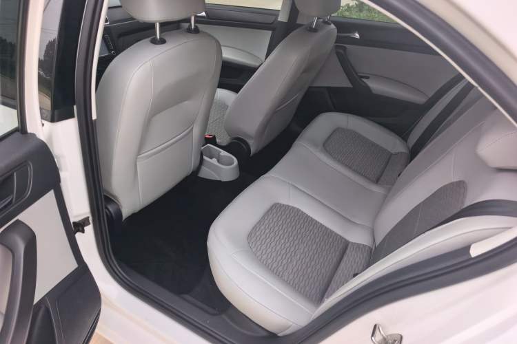 Used Skoda Rapid 2016 1.6L Manual Trend Edition Interior 2