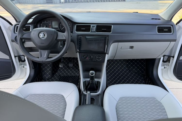Used Skoda Rapid 2016 1.6L Manual Trend Edition Interior 3