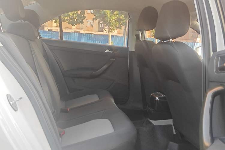 Used Skoda Rapid 2016 1.4L Manual Front-Wheel Drive Model Interior 3