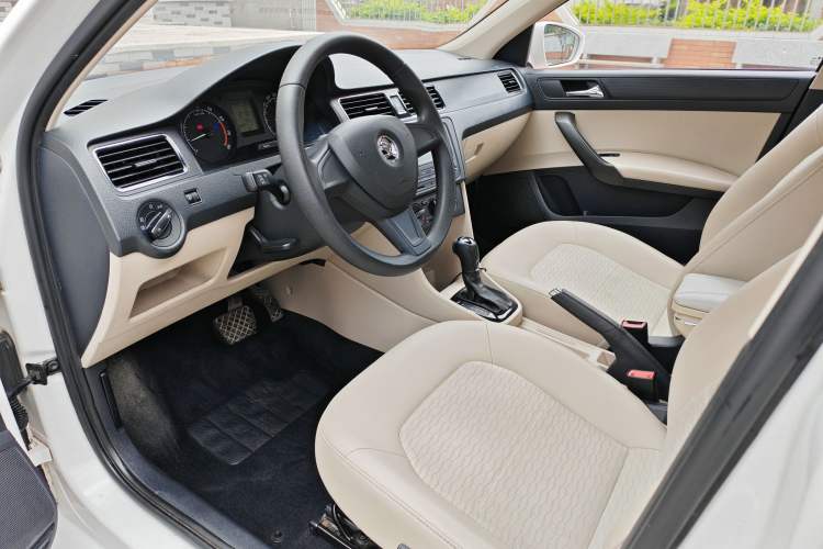 Used Skoda Rapid 2016 1.6L Automatic Chuanxing Edition Interior 3