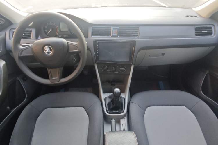 Used Skoda Rapid 2016 1.4L Manual Front-Wheel Drive Model Interior 6