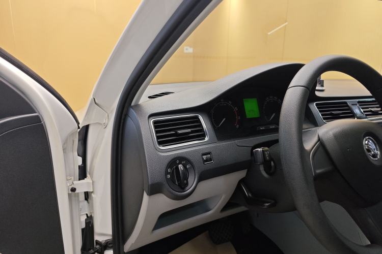 Used Skoda Rapid 2016 1.6L Automatic Chuanxing Edition Interior 8