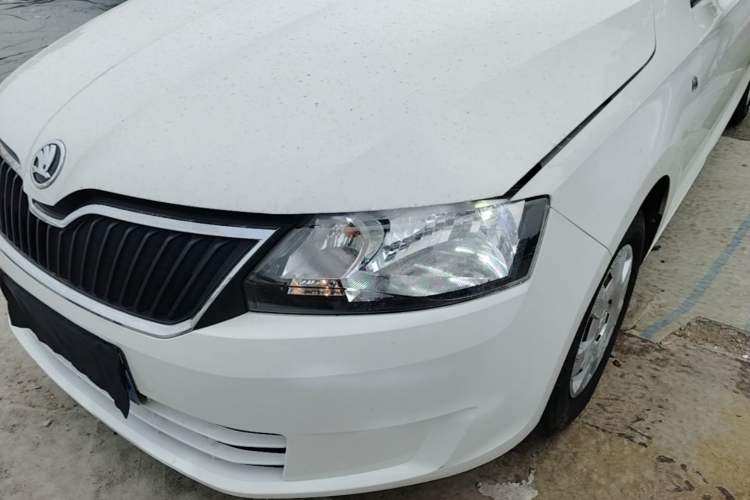 Used Skoda Rapid 2016 1.6L Manual Front-Wheel-Drive Version Left Front Headlight