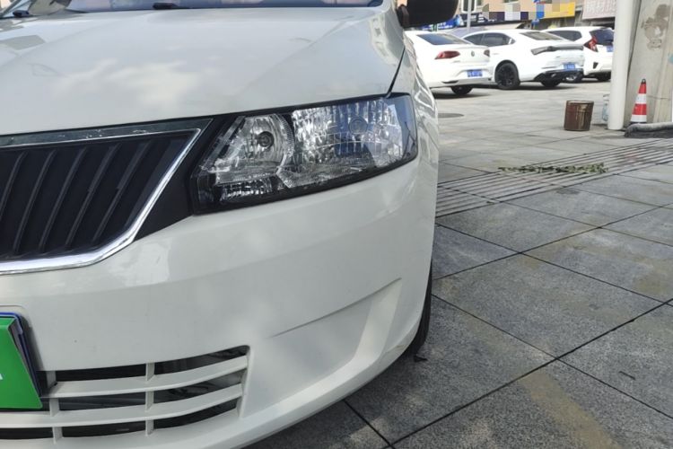 Used Skoda Rapid 2016 1.6L Automatic Front-Wheel Drive Model Left Front Headlight
