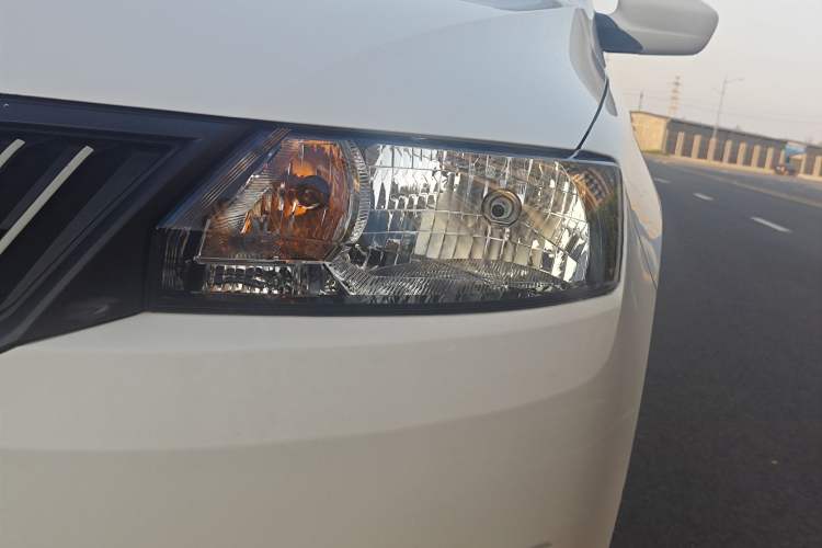 Used Skoda Rapid 2016 1.4L Manual Front-Wheel Drive Model Left Front Headlight