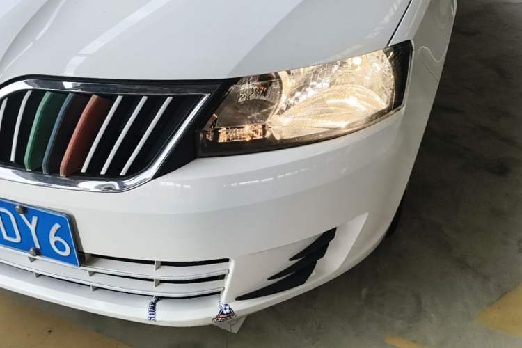 Used Skoda Rapid 2016 1.6L Manual Front-Wheel-Drive Version Left Front Headlight
