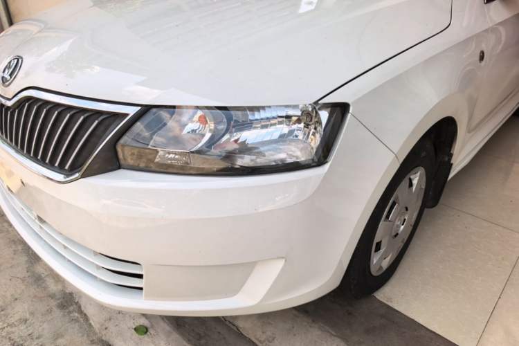Used Skoda Rapid 2016 1.6L Automatic Front-Wheel Drive Model Left Front Headlight