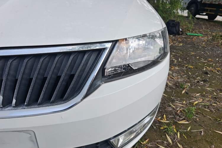 Used Skoda Rapid 2016 1.6L Manual Trend Edition Left Front Headlight