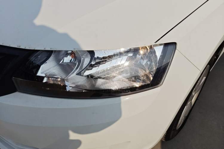 Used Skoda Rapid 2016 1.4L Manual Front-Wheel Drive Model Left Front Headlight