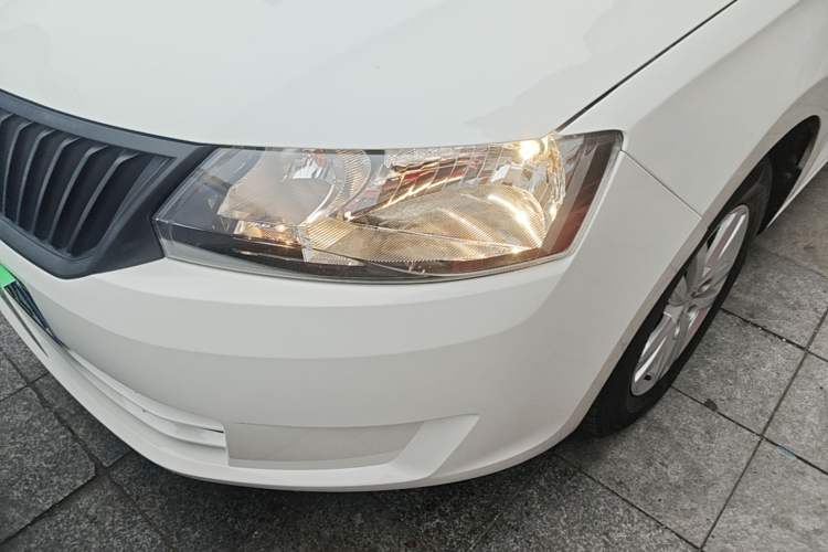 Used Skoda Rapid 2016 1.4L Manual Front-Wheel Drive Model Left Front Headlight