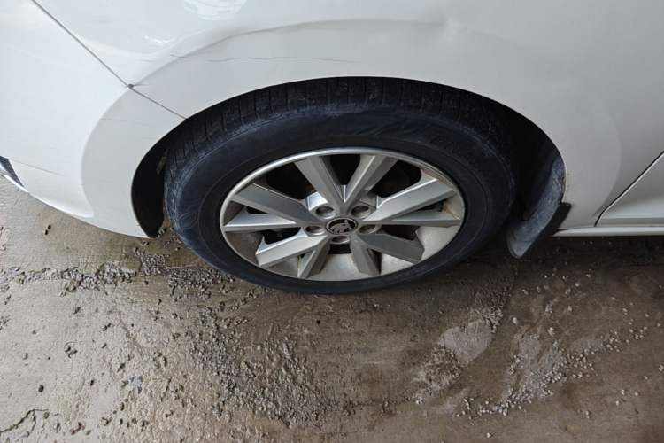 Used Skoda Rapid 2016 1.4L Manual Trend Edition Left Front Wheel Hub