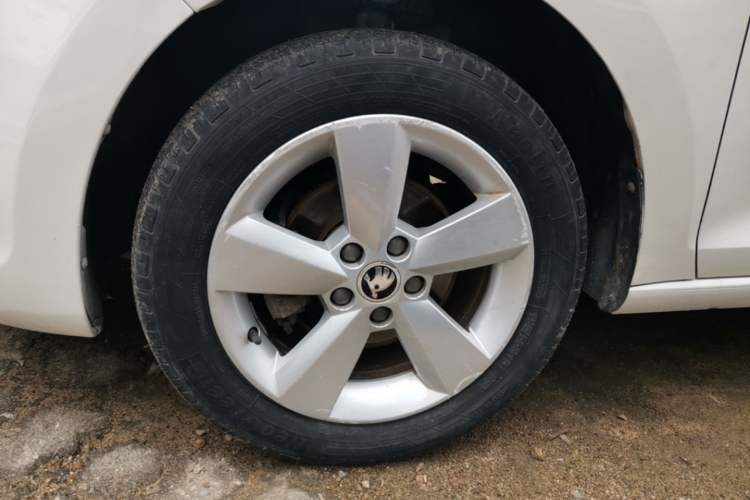 Used Skoda Rapid 2016 1.4L Manual Trend Edition Left Front Wheel Hub