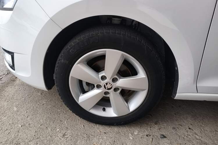 Used Skoda Rapid 2016 1.6L Automatic Chuanxing Edition Left Front Wheel Hub