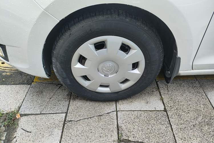 Used Skoda Rapid 2016 1.6L Manual Front-Wheel-Drive Version Left Front Wheel Hub