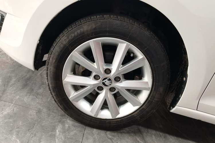 Used Skoda Rapid 2016 1.6L Manual Trend Edition Left Front Wheel Hub