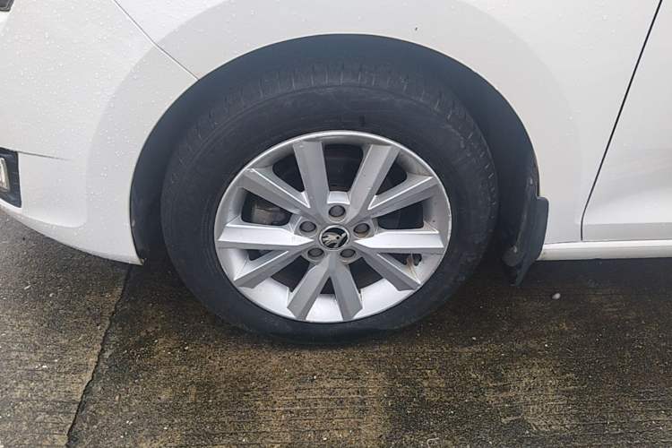 Used Skoda Rapid 2016 1.6L Automatic Chuanxing Edition Left Front Wheel Hub