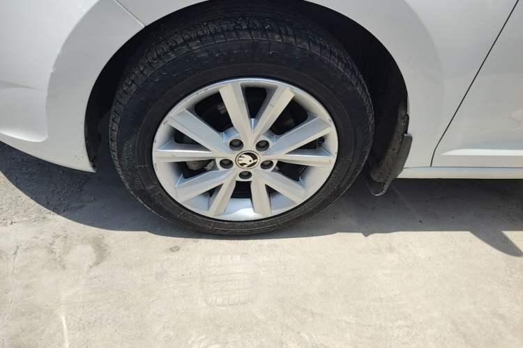 Used Skoda Rapid 2016 1.4L Manual Trend Edition Left Front Wheel Hub
