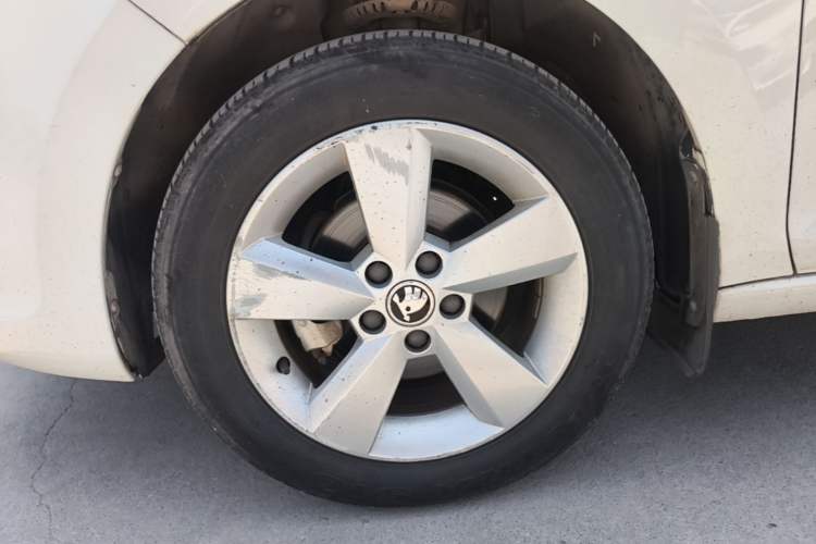 Used Skoda Rapid 2016 1.6L Automatic Chuanxing Edition Left Front Wheel Hub