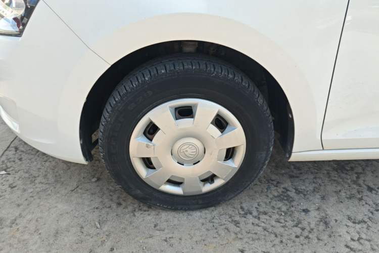 Used Skoda Rapid 2016 1.4L Manual Front-Wheel Drive Model Left Front Wheel Hub