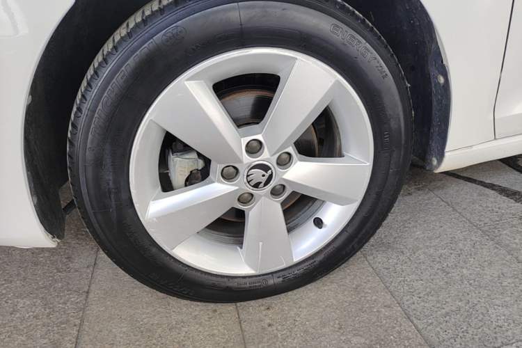 Used Skoda Rapid 2016 1.6L Automatic Chuanxing Edition Left Front Wheel Hub