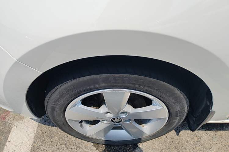 Used Skoda Rapid 2016 1.6L Manual Trend Edition Left Front Wheel Hub
