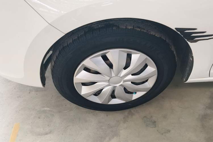 Used Skoda Rapid 2016 1.6L Manual Front-Wheel-Drive Version Left Front Wheel Hub