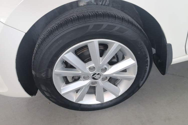 Used Skoda Rapid 2016 1.6L Manual Trend Edition Left Front Wheel Hub