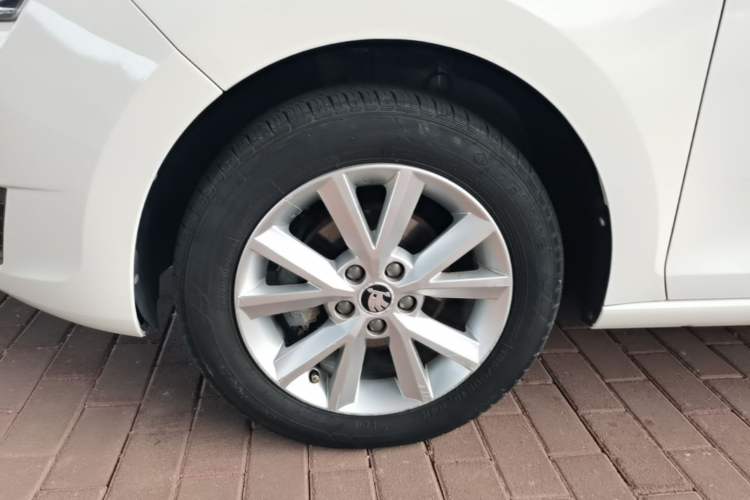 Used Skoda Rapid 2016 1.6L Manual Trend Edition Left Front Wheel Hub
