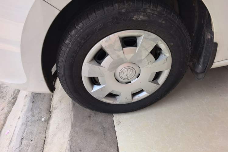 Used Skoda Rapid 2016 1.6L Automatic Front-Wheel Drive Model Left Front Wheel Hub