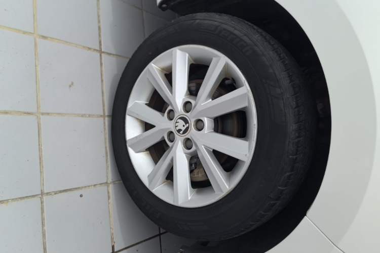 Used Skoda Rapid 2016 1.6L Manual Trend Edition Left Front Wheel Hub