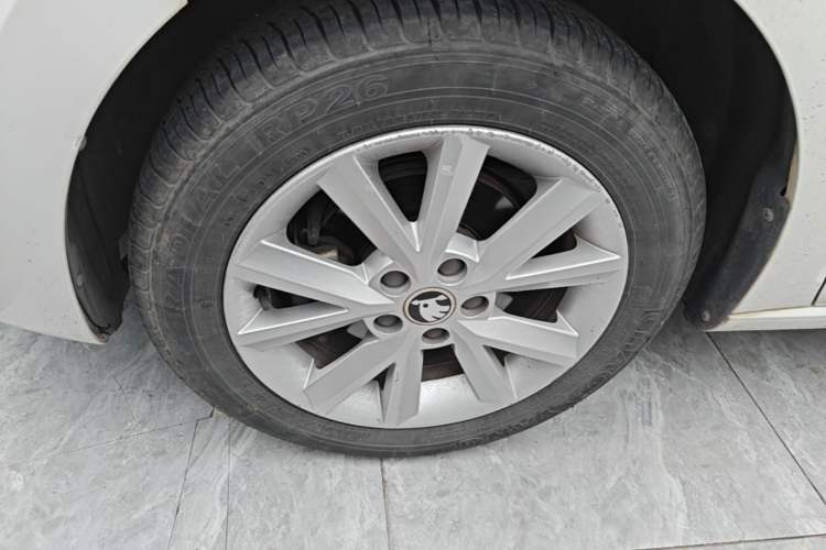 Used Skoda Rapid 2016 1.6L Automatic Chuanxing Edition Left Front Wheel Hub