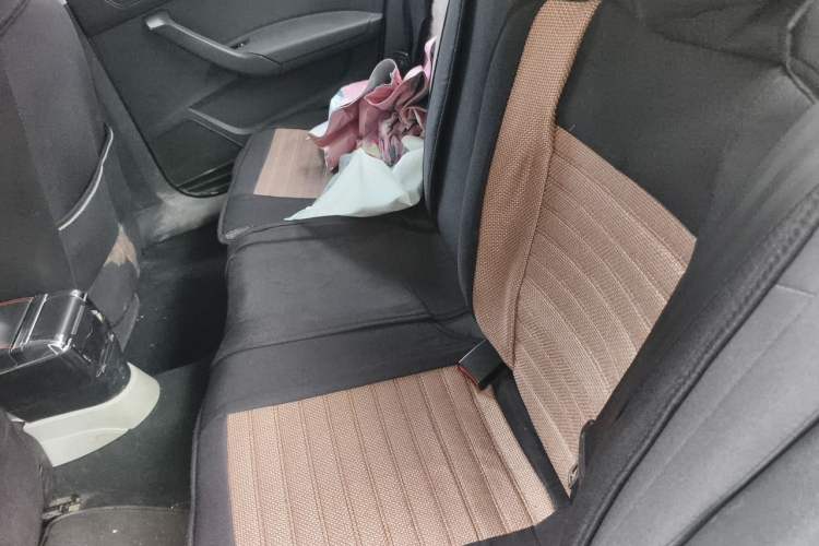 Used Skoda Rapid 2016 1.6L Manual Front-Wheel-Drive Version Left Rear Seat
