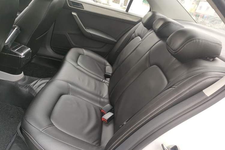 Used Skoda Rapid 2016 1.6L Manual Front-Wheel-Drive Version Left Rear Seat